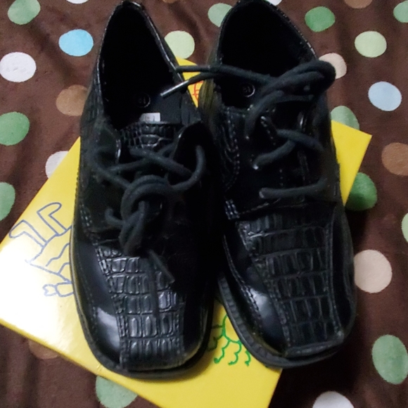 Shoes - Picture 3 of 8